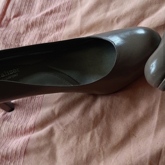 Naturalizer Leather Shoes - Picture 2 of 4